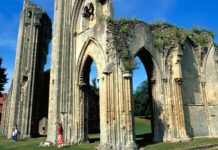 Tras las andanzas del rey Arturo