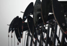 Los saudíes se aprietan los cinturones por la crisis petrolera