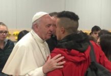 Visita sorpresa del Papa a la zona de Italia afectada por el sismo