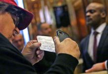 La hazaña de Michael Moore para poder hablar con Donald Trump