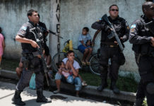 Guerra narco en Río: hay 11 muertos y un helicóptero caído cerca de una favela