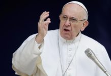 Afirman que el Papa redujo las penas a curas condenados por abuso sexual