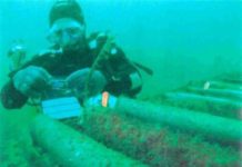 Cómo trabajan las personas y los robots que reparan los cables de internet submarinos