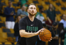 La temporada de la NBA abrió con una espeluznante lesión de una estrella de Boston
