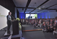 Bordet inauguró el centro de convenciones más grande del litoral argentino