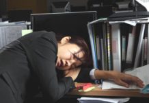 Cómo una empresa de Japón quiere terminar con las horas extra y las muertes por exceso de trabajo