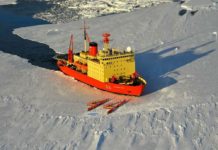 El sentido homenaje de los tripulantes del Almirante Irízar a sus pares del Ara San Juan