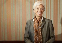 El avión en el que viajaba Christine Lagarde debió aterrizar de emergencia