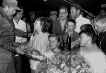 Los chicos de Chernobyl que recibieron tratamiento en una playa en Cuba