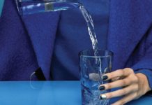 Tomar agua. Cuánto es realmente lo que hay que consumir por día