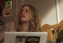 «You»: 5 cosas que deberías borrar de tus redes sociales (y que puso en evidencia la serie de Netflix)