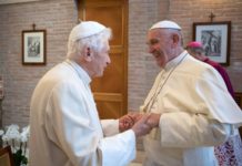 Ratzinger pide que se retire su nombre del libro que defiende el celibato