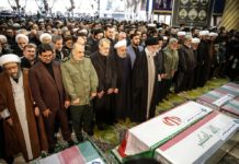 El líder supremo de Irán lloró ante la tumba de Soleimani y su hija amenazó a Donald Trump