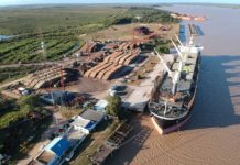 Bordet recorrió el puerto de Ibicuy donde carga el Rose Harmony