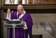 El Vaticano matiza las palabras del Papa sobre las uniones de gays