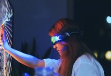 «Vivimos hiperconectados y eso permite que controlen nuestra mente»