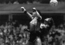 Diego Maradona: el dueño de la camiseta de La mano de Dios asegura que «no está a la venta»