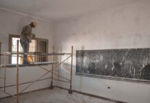 Organizaciones sociales realizan tareas de mantenimiento en escuelas ante la vuelta a clases