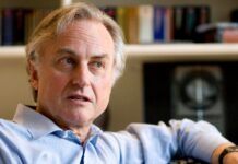 Polémica en la academia: le retiraron un premio al biólogo evolutivo Richard Dawkins por sus comentarios sobre personas trans