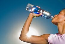 3 razones por las que es tan importante beber agua (incluso si no tenemos sed)
