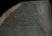 Piedra de Rosetta: la clave para descifrar los jeroglíficos