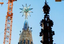 La Sagrada Familia: las imágenes de la nueva torre de la icónica basílica que lleva 140 años en construcción