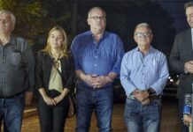 Iluminan calles céntricas de la ciudad turística de Colón