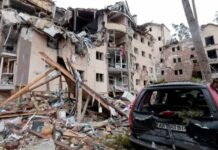 Rusia y Ucrania: Moscú toma el control de la ciudad clave Jersón mientras intensifica los ataques sobre Járkiv y Mariúpol