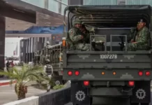 Ola de violencia de los carteles lleva al gobierno mexicano a desplegar el ejército en varias ciudades