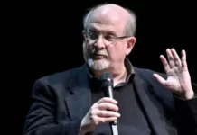 Salman Rushdie: el gobierno de Irán asegura que el escritor y sus seguidores son los culpables del ataque en Nueva York