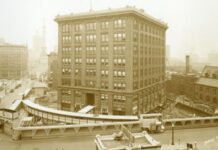 La titánica obra para conseguir girar un edificio hace casi un siglo (y con los trabajadores dentro)