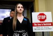 La legisladora transgénero sancionada en EE.UU. por sus críticas a un proyecto de ley restrictivo con los jóvenes trans