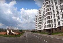 Los rusos que buscan su casa soñada en los nuevos edificios de Mariúpol, la ciudad ucraniana destruida y ocupada por Moscú