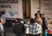 El encuentro fue entre el decano y vicedecana de la Facultad de Ciencias Económicas con la presidente del club local y el gobernador distrital de la organización, quien presentó el proyecto de Diplomatura en Liderazgo e innovación social. El decano de la Facultad de Ciencias Económicas de la Universidad de Concepción del Uruguay, Esp. Danilo Oronoz y la vicedecana, Cra. Valeria Carbone, se reunieron con el Gobernador del Distrito Binacional 4945 de Rotary, Eduardo Orso, la presidenta del club local, Graciela Frank, y el secretario del club, Gustavo Jorge, en pos de presentar el proyecto de Diplomatura en Liderazgo e innovación social impulsado por Rotary. En ese marco, se propuso implementar la iniciativa académica en la universidad, a fines de capacitar a quienes tengan interés en adquirir herramientas vinculadas al liderazgo y al cambio de las realidades, en el marco del servicio a la comunidad. Sobre Rotary Rotary reúne a una red mundial de voluntarios dedicados a brindar servicio a la comunidad, con 46 mil clubes rotarios en más de 200 países y áreas geográficas. Posee diferentes programas, como la entrega de anteojos a niños, banco de elementos ortopédicos e intercambio de jóvenes. En tanto, un distrito es la división utilizada por Rotary Internacional para dividir las zonas donde se encuentran los clubes en todo el mundo. Distrito Binacional 4945 de Rotary Comprende las provincias argentinas de Entre Ríos y Santa Fe y los departamentos de la República Oriental del Uruguay, Paysandú, Salto, Artigas y Río Negro. El gobernador es la autoridad máxima dentro de un distrito y es elegido cada año para desempeñar sus funciones a partir del 1ro de julio.