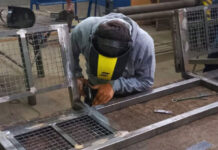 Estudiantes de escuela técnica realizan bancos accesibles para espacios públicos en Colón