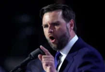 «Un chico de clase trabajadora»: la historia personal con la que JD Vance se presentó en su primer discurso como candidato a vicepresidente de Trump