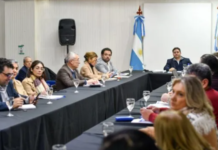 El gobierno ofreció 5% y suma fija a estatales y docentes