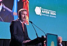 El gobernador presentó un proyecto de ley para promover la Economía del Conocimiento con beneficios impositivos y energéticos