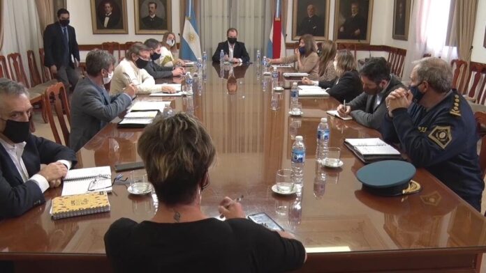 Se penalizará el incumplimiento del decreto que prohíbe las reuniones sociales