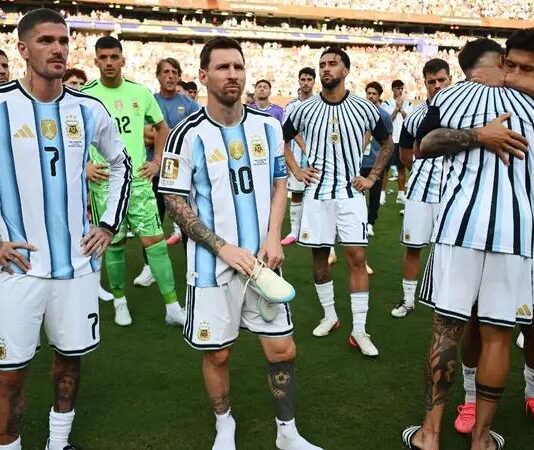 La Selección vuelve sin Messi y el feriado que prometió Milei se desvanece