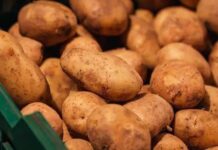 Crisis económica: Comerciantes advierten que clientes compran papas con tarjeta de crédito