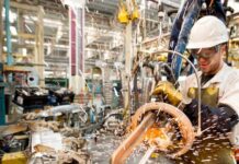 La industria argentina cayó en julio y la producción automotriz bajó un 18%