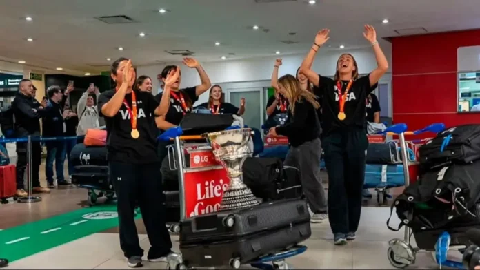 las-leonas-llegaron-al-pais-campeonas-mundial-2026-jpg