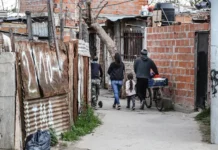 El Gobierno admite un nuevo aumento de la pobreza en el país