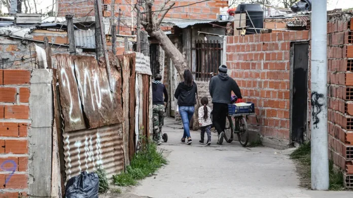 El Gobierno admite un nuevo aumento de la pobreza en el país