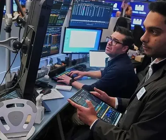 Tensión en los mercados: el riesgo país superó los 640 puntos en medio de una nueva escalada del dólar