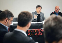 Kicillof llevó a Nueva York su crítica al modelo Milei