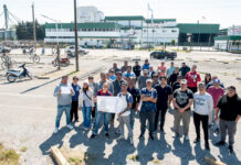 Trabajadores de Tres Arroyos profundizan la lucha y rechazan pagos en pollos