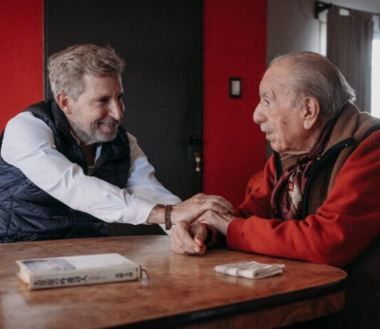 Frigerio visitó a Víctor Velázquez, ícono del folclore