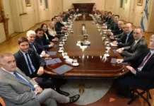 El Gobierno negocia con gobernadores el futuro de la reforma electoral y el DNU 70/23